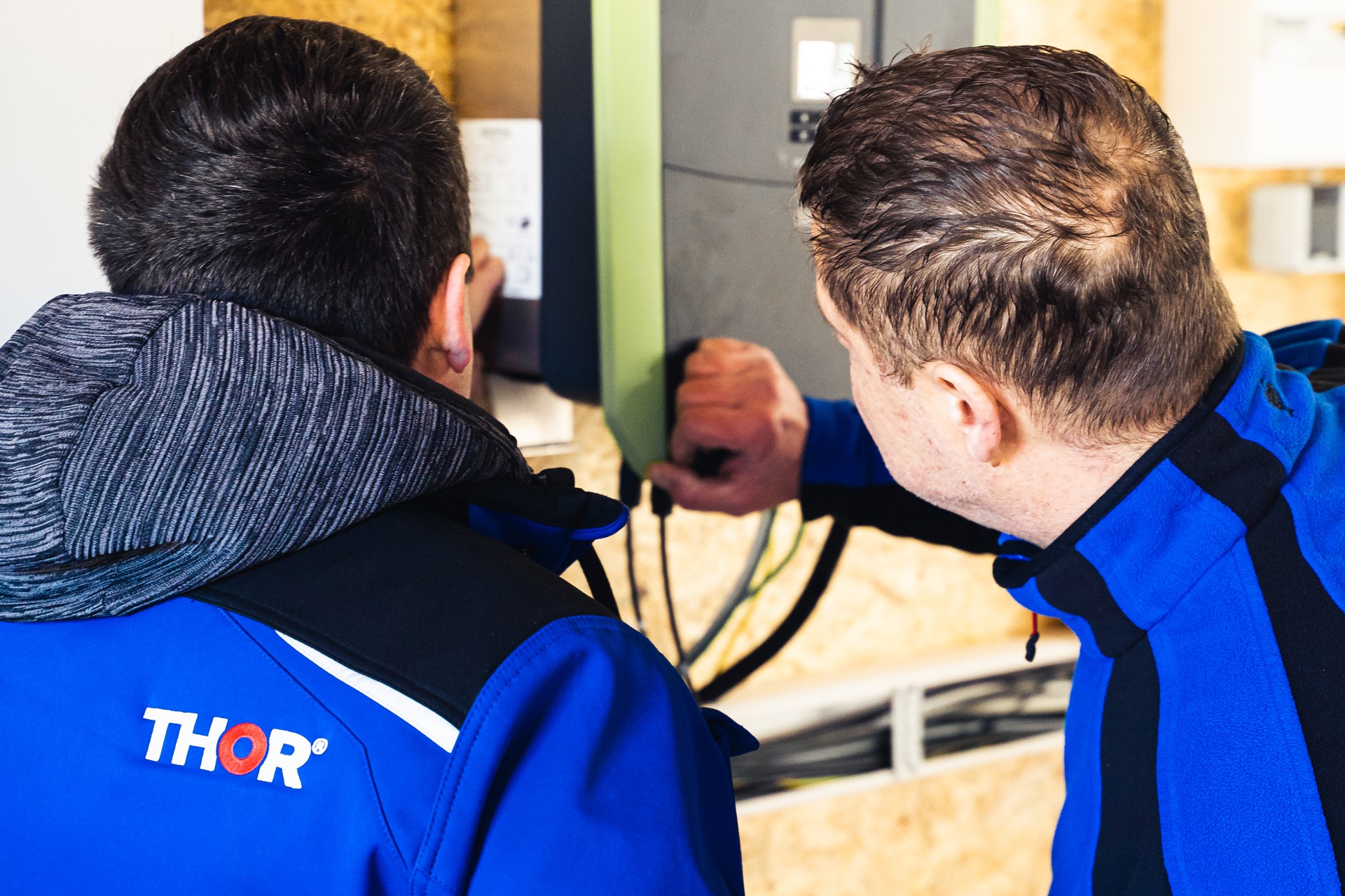 Was Darf Ich Als Elektrofachkraft Für Festgelegte Tätigkeiten Machen Elektrofachkraft für festgelegte Tätigkeiten – Schwerpunkt Photovoltaik